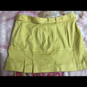 Bebe skirt size 6 very nice solid yellow🌸